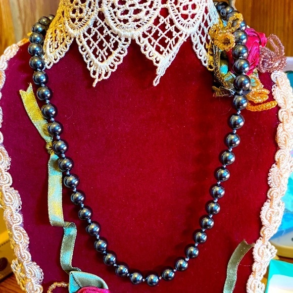 BLACK PEARLS SINGLE STRAND TOGGLE CLOSURE VTG 18” - Picture 1 of 8